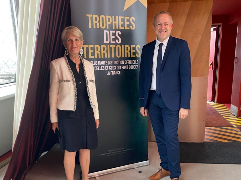 trophee-territoire-culture-redim.jpg remise-trophée-culture-sept2021