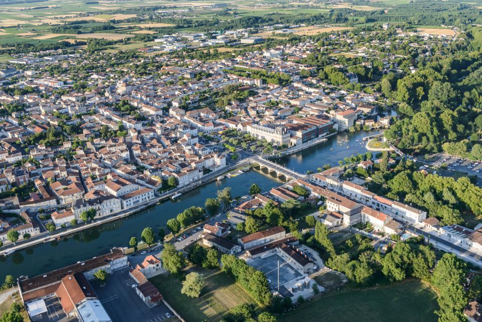 Jarnac-vue-aérienne-crédits :Stéphane Charbeau Jarnac-vue-aérienne-crédits :Stéphane Charbeau