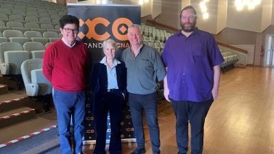 Le Maire de Jarnac, la Vice-présidente de la politique culturelle de Grand Cognac,Steve Harrington, président de l’Union Musicale de Charente – UMC et Grégoire Feybesse, Directeur du Conservatoire de Grand Cognac sont réunis, dans l'auditorium à Jarnac 