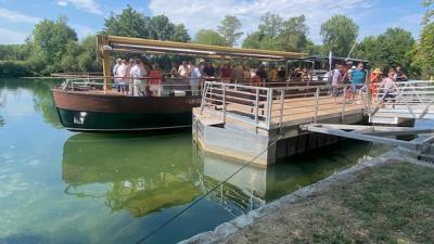 Mise-a-l-eau-bateau-passagers-La-Charente