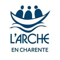 logo-arche en charente-personnage sur une barque
