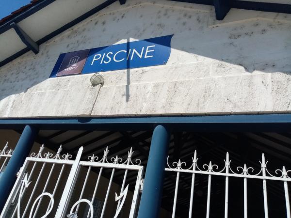 façade de la piscine de châteauneuf-sur-Charente