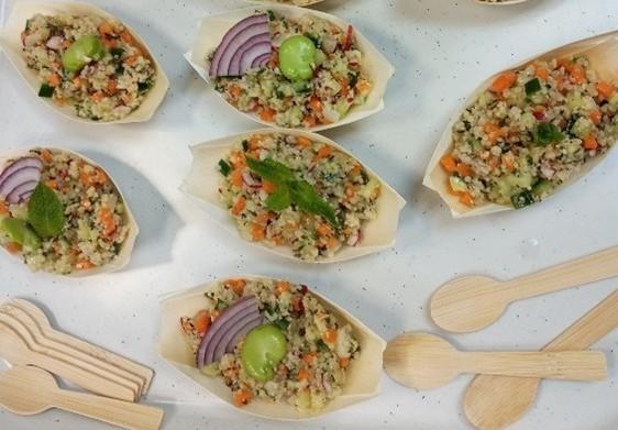 Des aliments à base de chanvre sur une table