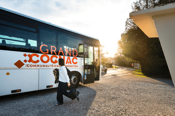 2026-mobilite-agglo_Julia-Hasse-bus-avec-lever-de-soleil