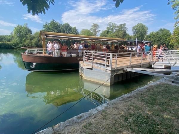 Mise-a-l-eau-bateau-passagers-La-Charente
