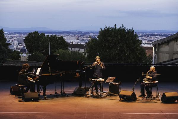 THEATRE AVANT SCENE COGNAC - HOMMAGE A NOUGARO