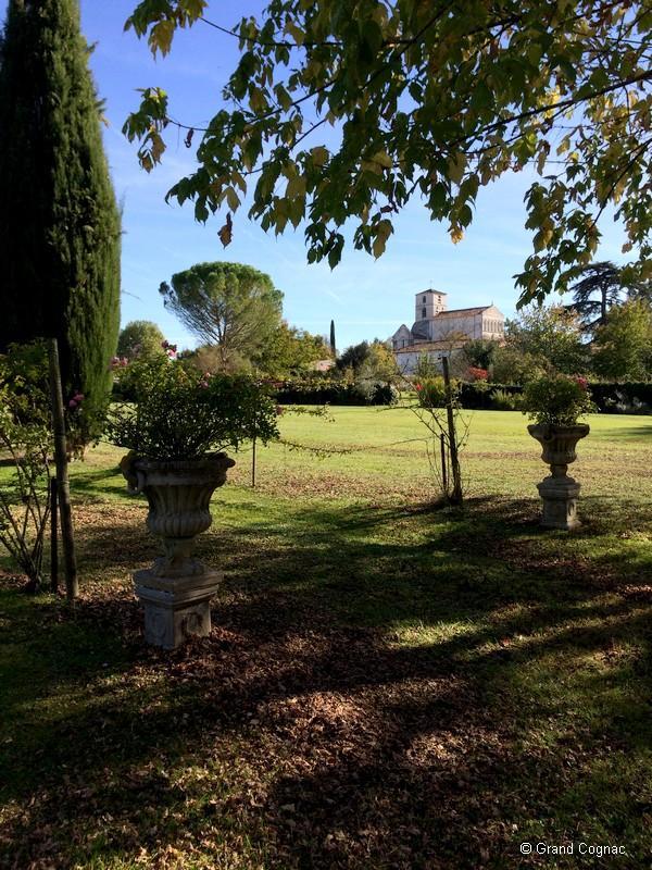 ESCAPADE SINGULIÈRE: L’ÉGLISE ET LE PRIEURÉ À BOURG CHARENTE