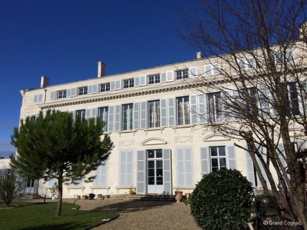 ESCAPADE SINGULIÈRE: MAISON ROULLET FRANSAC À COGNAC.