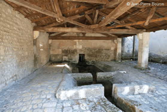 ESCAPADE HISTORIQUE: PROMENADE À SEGONZAC SUIVIE D’UNE DÉGUSTATION.