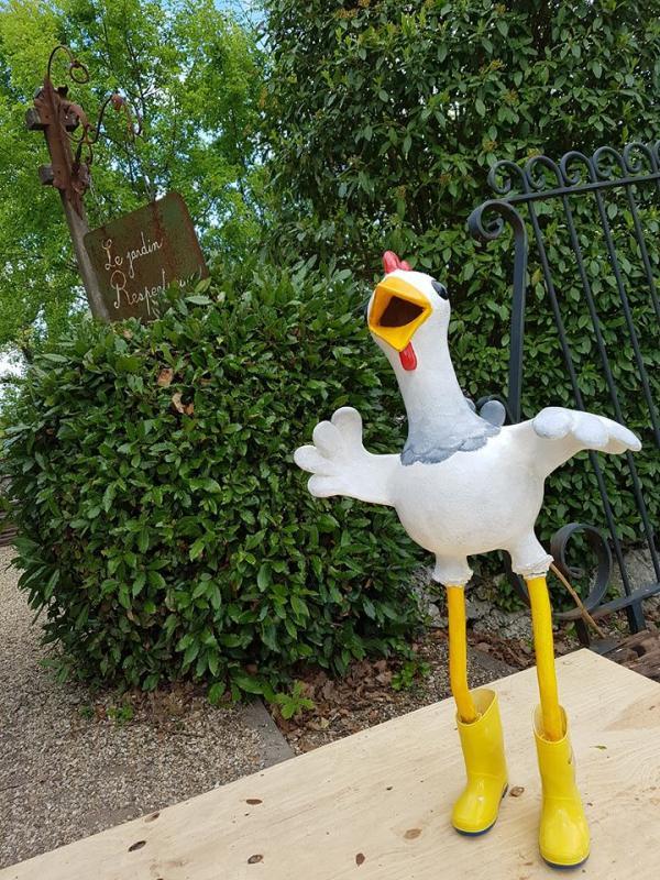 DES POULES AU JARDIN RESPECTUEUX