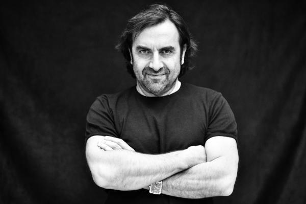 ANDRÉ MANOUKIAN - APATRIDE